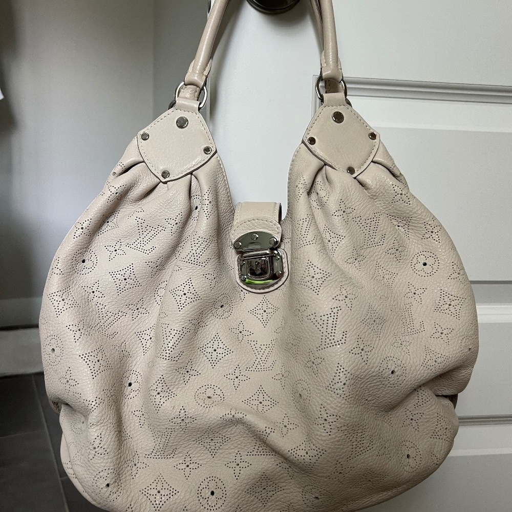 Louis Vuitton blanc ivory Large Mahina